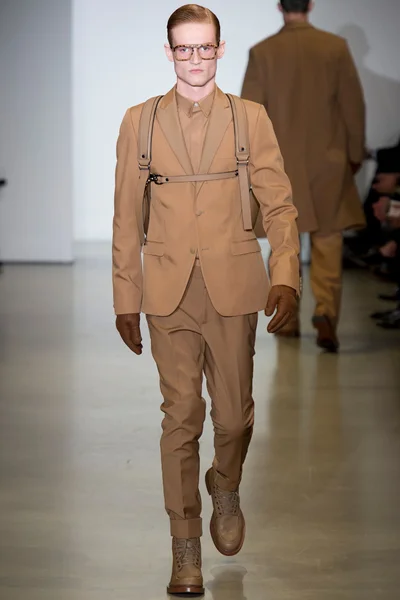 Look 19